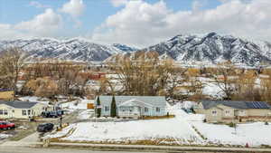 View of mountain feature featuring a residential view