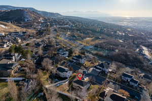 Bird's eye view featuring a residential view and a mountain view