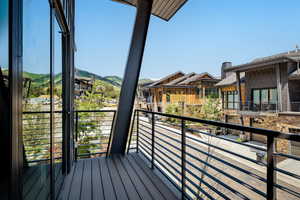 Balcony featuring a mountain view