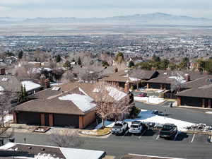 Bird's eye view with a residential view and a mountain view