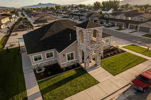 Birds eye view of property with a residential view