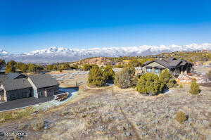 Aerial view with a mountain view