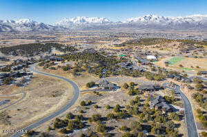 Drone / aerial view featuring a mountain view