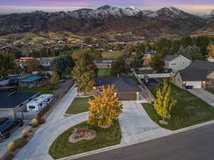 Bird's eye view with a residential view and a mountain view