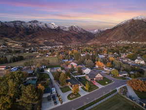 Aerial view with a residential view and a mountain view