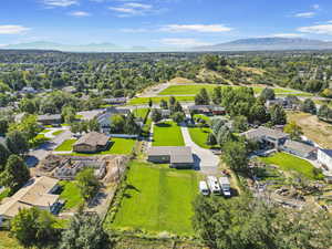 Bird's eye view featuring a residential view and a mountain view