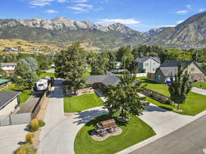 Aerial view featuring a residential view and a mountain view