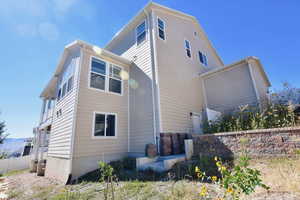 View of home's exterior