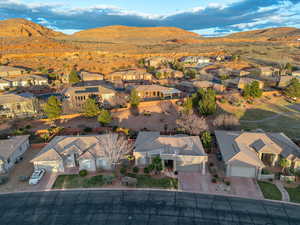 Bird's eye view featuring a residential view and a mountain view