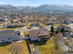 Bird's eye view featuring a mountain view and a residential view