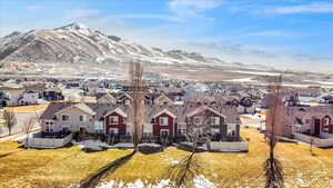 View of mountain feature featuring a residential view