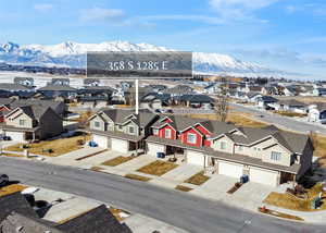 Bird's eye view featuring a residential view and a mountain view