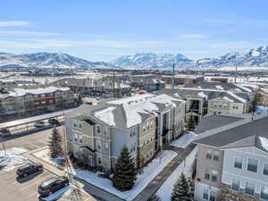 Bird's eye view with a residential view and a mountain view