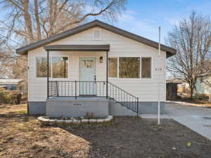 Bungalow featuring fence and driveway