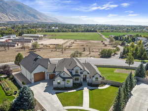 Aerial view with a mountain view