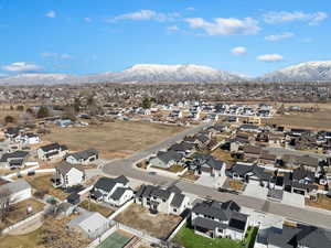 Bird's eye view with a residential view and a mountain view