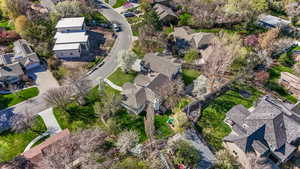 Birds eye view of property featuring a residential view