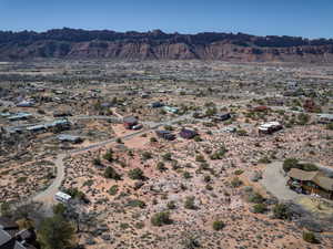 rone / aerial view featuring a mountain view