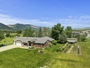 Bird's eye view with a mountain view