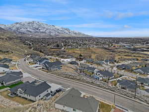 Bird's eye view with a residential view and a mountain view