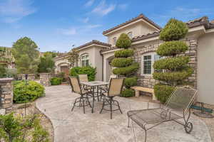 View of patio / terrace with outdoor dining space