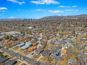 Bird's eye view with a residential view and a mountain view