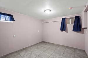 Spare room with a smoke detector