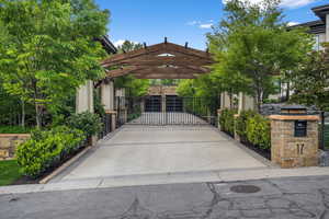 Gate featuring a pergola