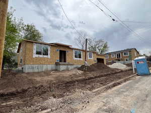 Photo 3 of 4068  PORTER AVE