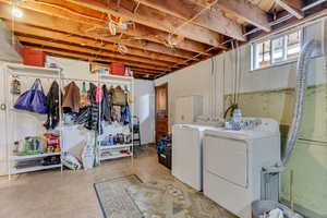 Clothes washing area with laundry area and independent washer and dryer