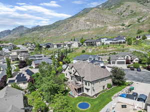Bird's eye view featuring a residential view and a mountain view
