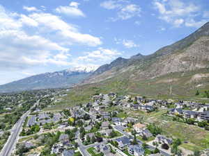 Bird's eye view with a residential view and a mountain view