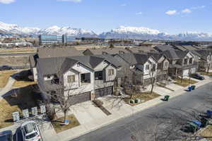 Birds eye view of property featuring a residential view and a mountain view