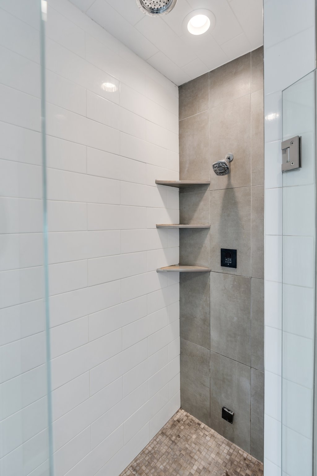 Full bathroom featuring a tile shower