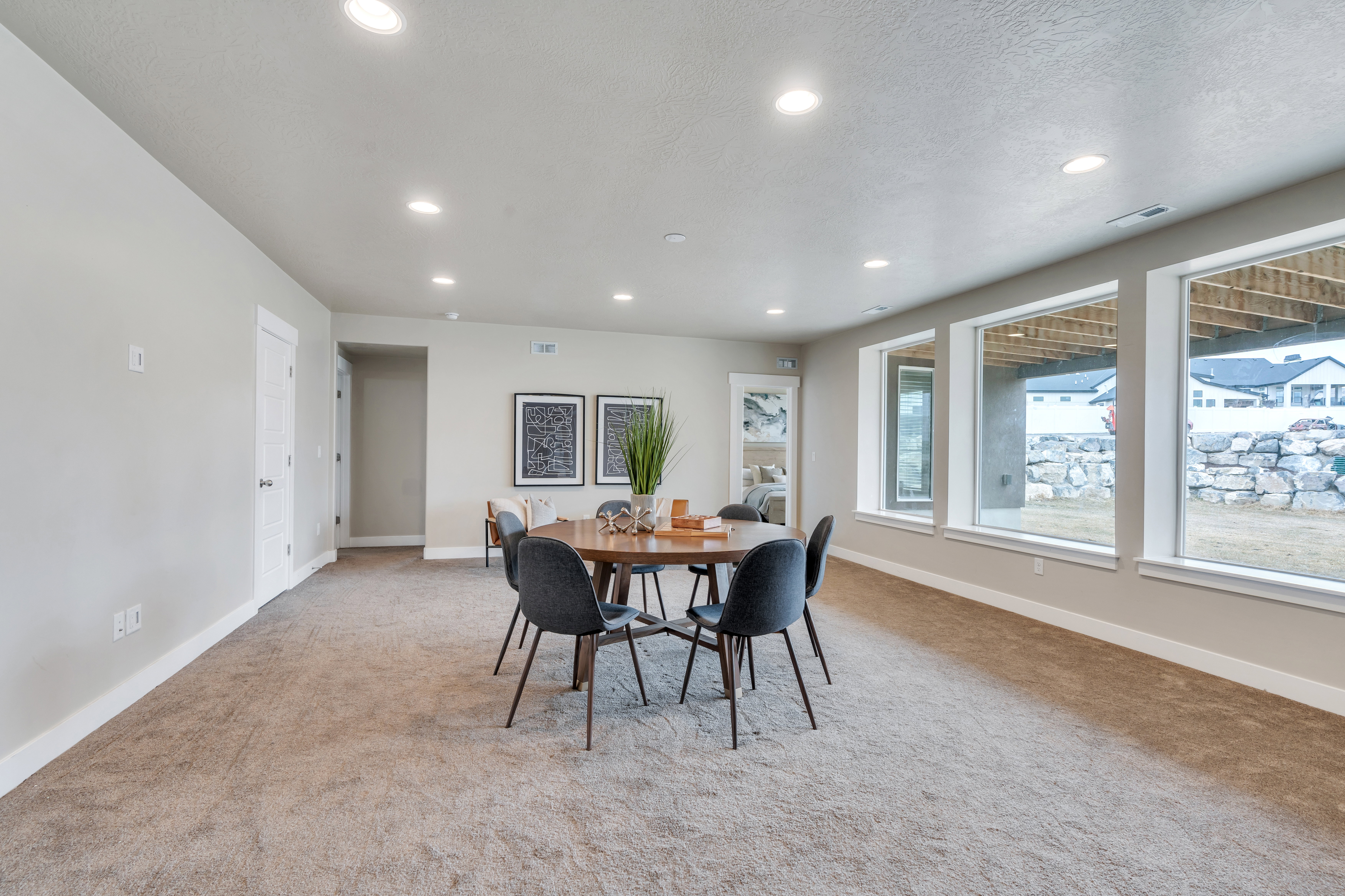 Dining area with baseboards, carpet floors, visible vents, and recessed lighting