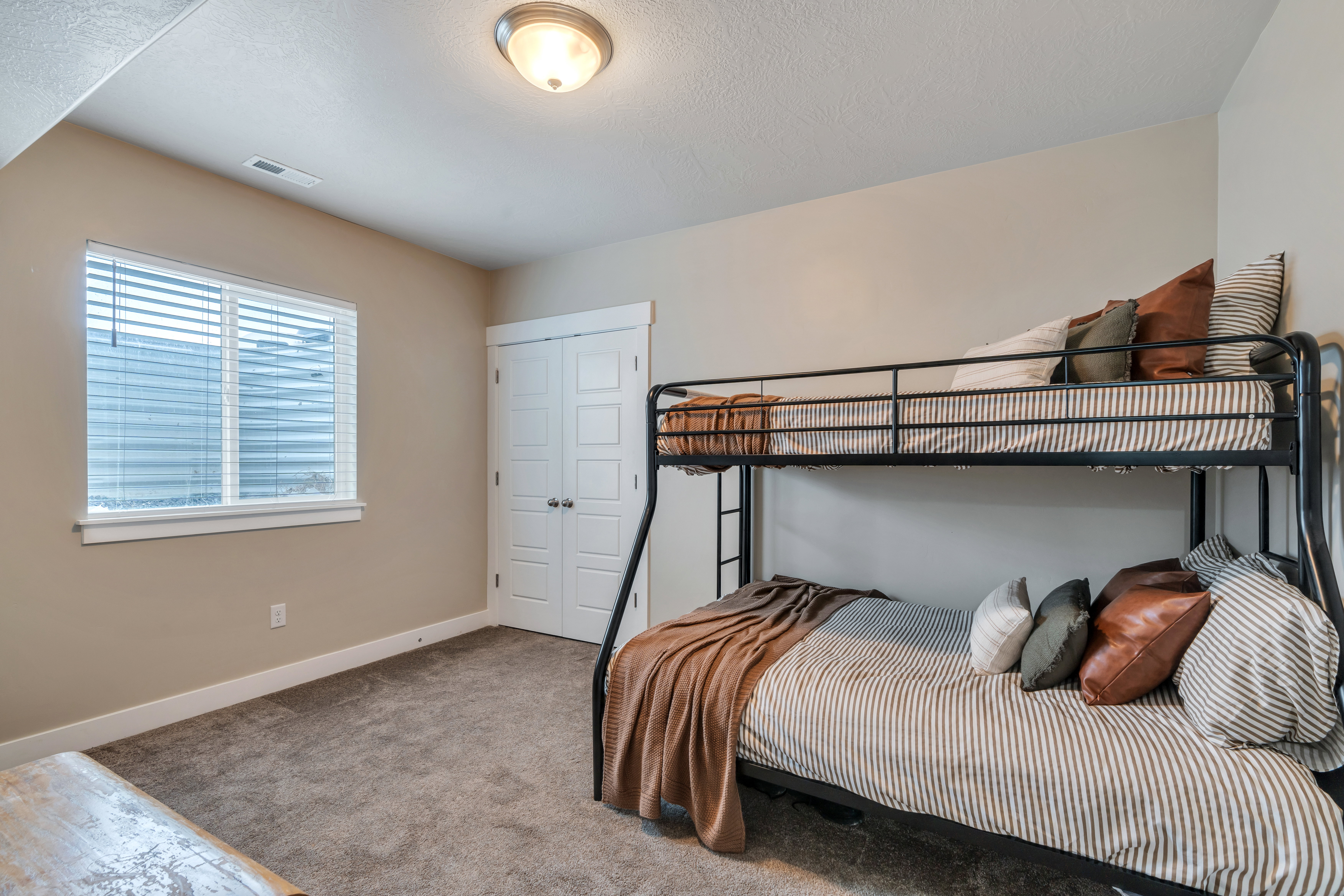 Bedroom featuring a closet, carpet flooring, visible vents, and baseboards
