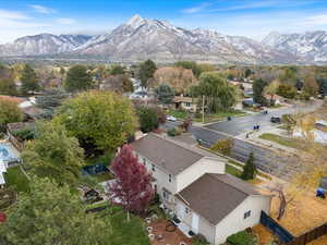 Bird's eye view with a mountain view