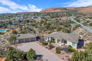 Birds eye view of property featuring a mountain view