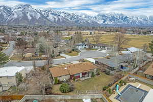 Aerial view featuring a residential view and a mountain view