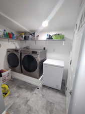 Laundry room with laundry area and independent washer and dryer