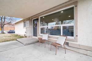 Relaxing front porch area