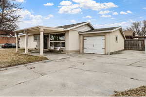 Rambler with huge driveway--room for 6 cars or an RV