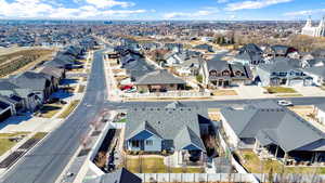 Birds eye view of property featuring a residential view