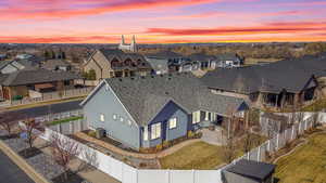 Birds eye view of property featuring a residential view