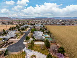 Bird's eye view featuring a residential view and a mountain view