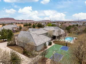 Bird's eye view with a residential view and a mountain view