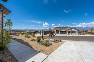 View of yard with a residential view and a mountain view