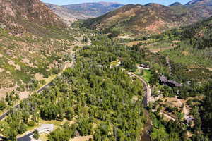 Aerial view with a mountain view