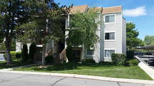 View of front of property featuring a front yard