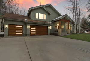 View of front facade featuring driveway